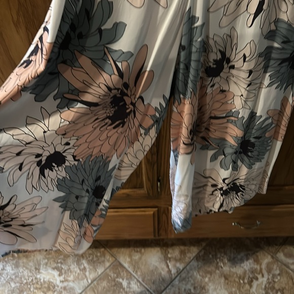 ASOS CURVE FLORAL JUMPSUIT. NWT - Picture 4 of 5